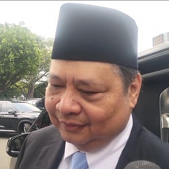 Airlangga Berduka Wafatnya Kwik Kian Gie, Kenang Pertemuannya