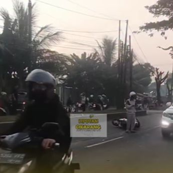 Pemotor Meregang Nyawa Usai Gagal Nyalip Truk di Kalimalang
