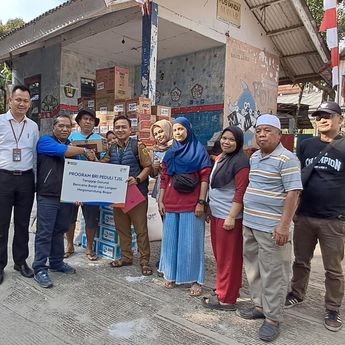 BRI BO Dewi Sartika Tinjau dan Bantu Korban Banjir Longsor Bogor