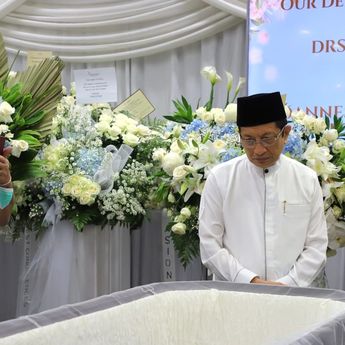 Menag Melayat Kwik Kian Gie, Sampaikan Doa dan Kenangan Mendalam