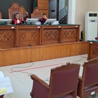 Oky Pratama Dicecar Soal 'Sumpal Mulut Nikita' oleh JPU