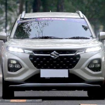 Suzuki Fronx Jadi Primadona, Pengunjung GIIAS Antusias Coba Mobil Terbaru