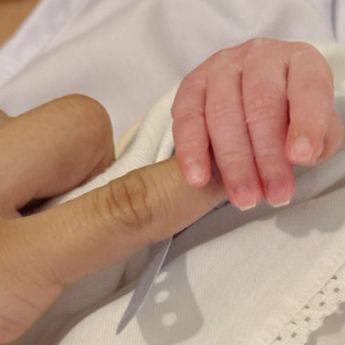 Selamat! Erika Carlina Melahirkan Anak Pertama, Diberi Nama Andrew Raxy Neil