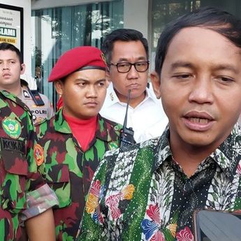 Menhut Raja Juli Lakukan Gerakan Penghijauan di Kampus UMB