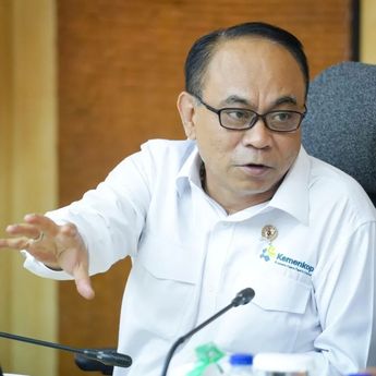 Menkop Dorong Optimalisasi Microsite untuk Percepat Digitalisasi Kopdes Merah Putih