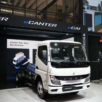 Mitsubishi Fuso Raih Penghargaan Booth Favorit Kendaraan Niaga di GIIAS 2025