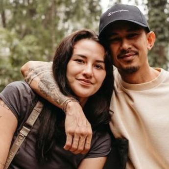 Dahlia Poland Gugat Cerai Fandy Christian di PN Badung Bali