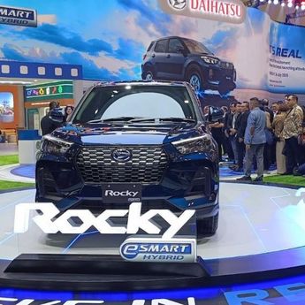 Daihatsu Rocky Hybrid Sukses Curi Perhatian Pengunjung di GIIAS 2025