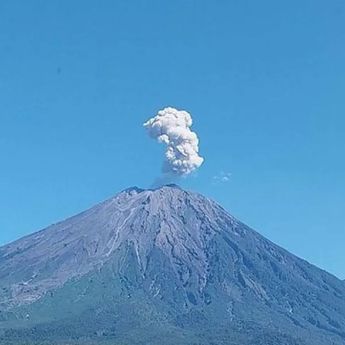Gunung Semeru Kembali Meletus Rabu Pagi