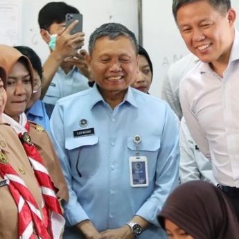 Momen Menhan Singapura Kunjungi SPPG Koja: Negara Kami Juga Ada MBG Tapi Hanya Susu