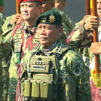 Prabowo Puji Pangkostrad Jadi Komandan Upacara di Batujajar