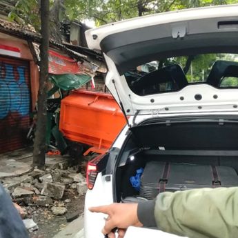 Mobil Mewah Hantam Germor PPSU Sampai Ringsek Pagi Ini, Sopir Luka Parah