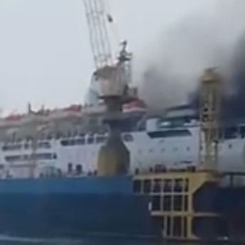 Kapal Dorolonda Terbakar di Pelabuhan Tanjung Priok