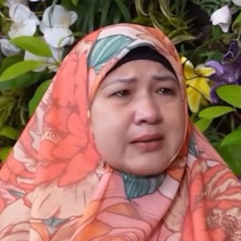 Anak Mau Dilaporkan, Ibu Penyebar Isu Selingkuh Azizah Salsha Nangis Minta Maaf
