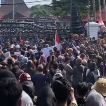 Ditembaki Gas Air Mata, Pendemo Bupati Pati Mundur