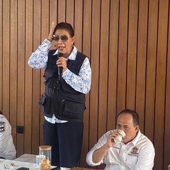 Susi Pudjiastuti dan Warga Pangandaran Gelar Aksi Tolak Keramba Jaring Apung di Pantai Timur