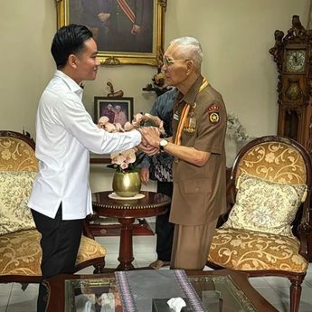 Wapres Gibran Kunjungi Try Sutrisno, Sampaikan Undangan HUT RI ke-80
