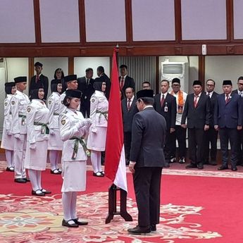 Pramono Anung Kukuhkan Paskibraka DKI Jakarta