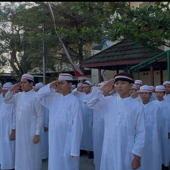 HUT RI, Dewan Syariah Kota Surakarta Gelar Upacara hingga Pawai