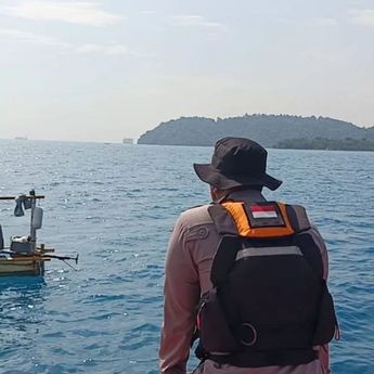 Tim SAR Cari Penumpang yang Jatuh dari KMP Mufidah 