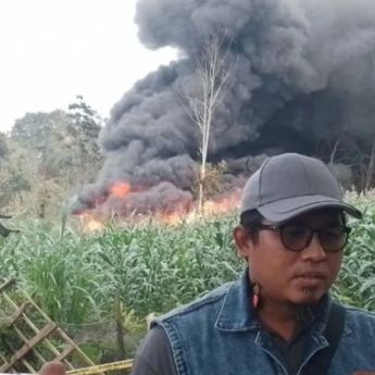 Pertamina Bantu Padamkan Kebakaran Sumur Minyak Ilegal di Blora