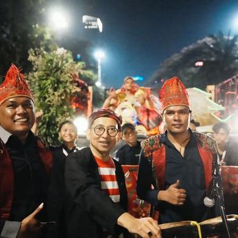 Uniknya Mobil Karnaval Kemerdekan Kemenbud, Ada Tulisan Bukan Sound Horeg dan Pajang Reog 