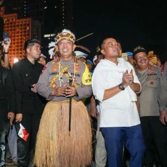 Kapolri dan Mensesneg Saksikan Karnaval Kemerdekaan HUT ke-80 RI di Bundaran HI