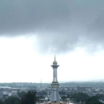 Mayoritas Wilayah Indonesia Diprediksi Diguyur Hujan pada Senin, Beberapa Disertai Petir