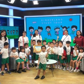 NTV Perkenalkan Dunia Penyiaran kepada Siswa Kinderland Preschool Pulomas Jakarta