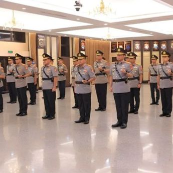 Kapolri Lantik Irwasum Komjen Wahyu Widada dan Kapolda