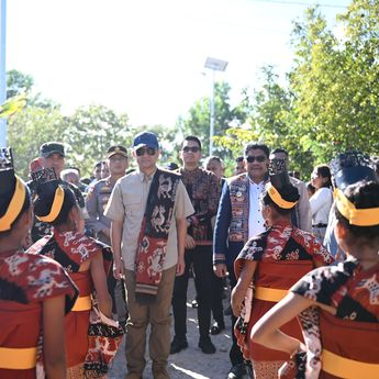 Menko AHY dan Mentrans Iftitah Tinjau Panen Raya Tebu di Kawasan Transmigrasi Melolo Sumba Timur