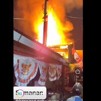 Rumah di Depan Kelurahan Semanan Jakbar Kebakaran