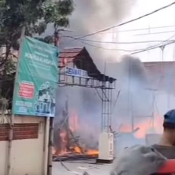 Kebakaran di Tangerang, Sebuah Bangunan Hangus Dilalap Api