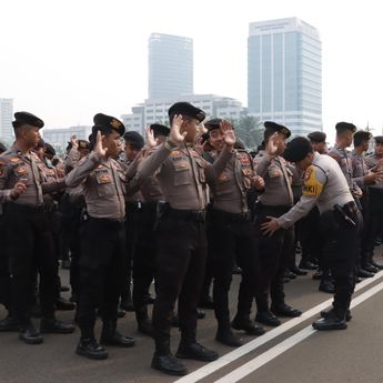 Pendemo di DPR Diimbau Tak Bakar Ban-Rusak Fasilitas Umum