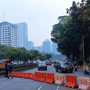 Ada Demo, Jalan Gatot Subroto Depan Gedung DPR Ditutup