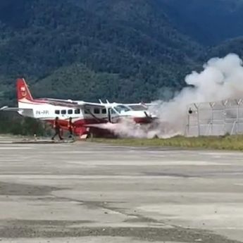 Pesawat Amole Air PK-PPI Terbakar di Bandara Aminggaru Ilaga