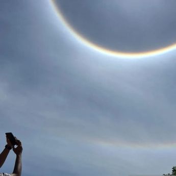 BMKG Jelaskan Fenomena Halo, Pelangi Melingkar di Langit Batam