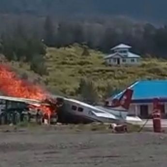 KNKT Selidiki Kasus Pesawat Amole Air Terbakar di Bandara Aminggaru Ilaga