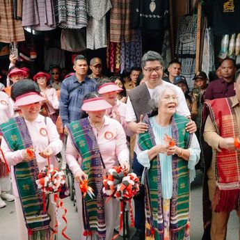 Social Gracia Community Gelar Bakti Sosial di Samosir, Renovasi Makam Raja Sidabutar