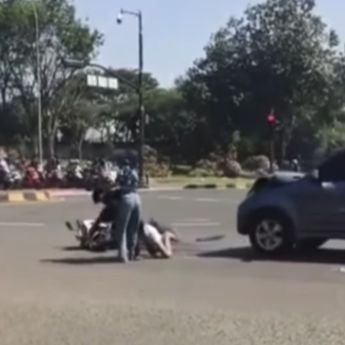 Pemotor Meregang Nyawa Dihantam Minibus di BSD Sore Ini