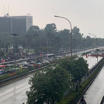 Demo Buruh di DPR, 7 Gerbang Tol Dalam Kota Arah Cawang Ditutup