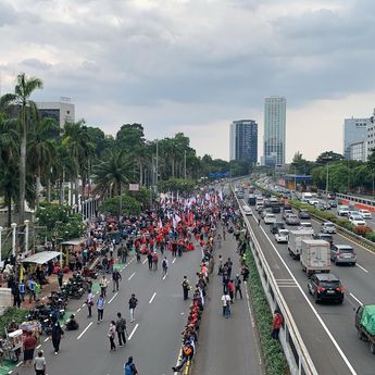 Polisi Tegaskan Akan Tindak Massa Buruh di Gedung DPR yang Nekat Masuk Jalan Tol