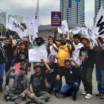 Massa Demo di Patung Kuda Bubarkan Diri dengan Tertib