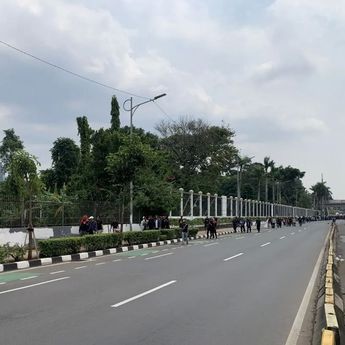 Puluhan Buruh Mulai Tinggalkan Gedung DPR
