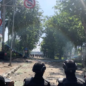 Demonstran di Depan Mako Brimob Kwitang Membubarkan Diri