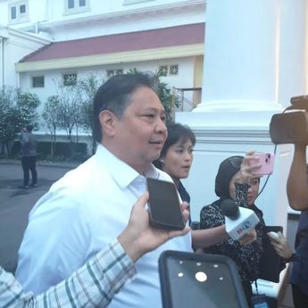 Airlangga Tegaskan Isu Mundurnya Sri Mulyani dari Kabinet Tidak Benar