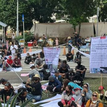 Ratusan Warga Pati Penuhi Depan Gedung KPK