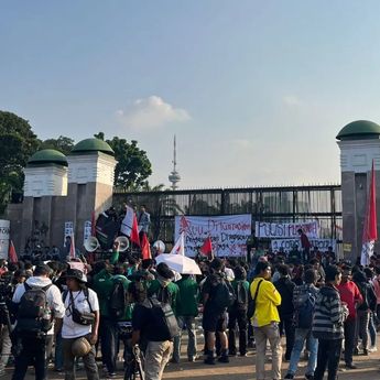 Unjuk Rasa di Depan DPR, Lalu Lintas Jalan Gatot Subroto Padat