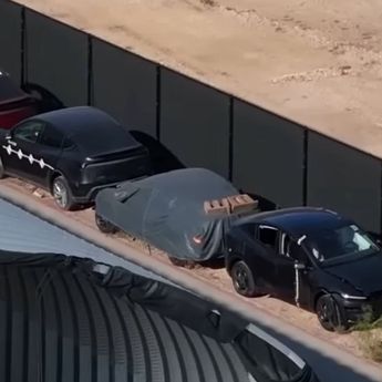 Mobil Tesla Misterius Berukuran Kompak Tertangkap Kamera di Fasilitas Uji Tabrak Giga Texas