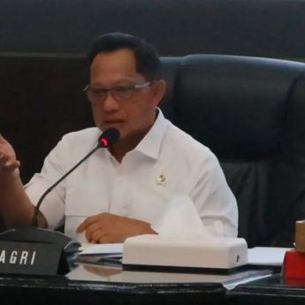 Mendagri Tito ke Kepala Daerah: Tunda Perjalanan Luar Negeri dan Seremonial yang Tak Perlu